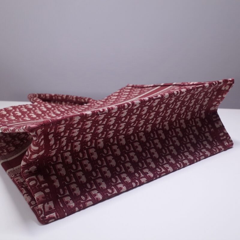 Fake Dior Tote Book Red Print - Image 4