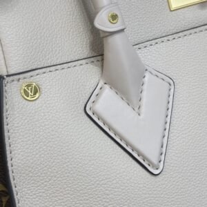 Alternative view of Replica Louis Vuitton On My Side White