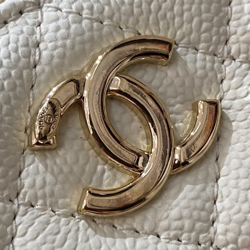 CHANEL 22 Camera Bag White - Image 3