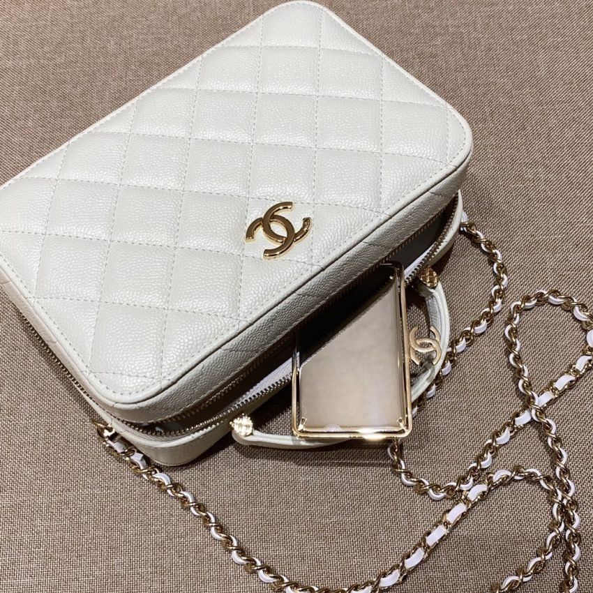 CHANEL 22 Camera Bag White - Image 4