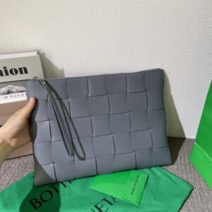 Fake Bottega Veneta Cassette Clutch