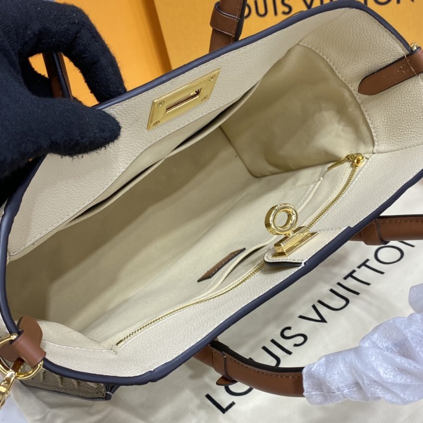 Fake Louis Vuitton On My Side Beige - Image 4