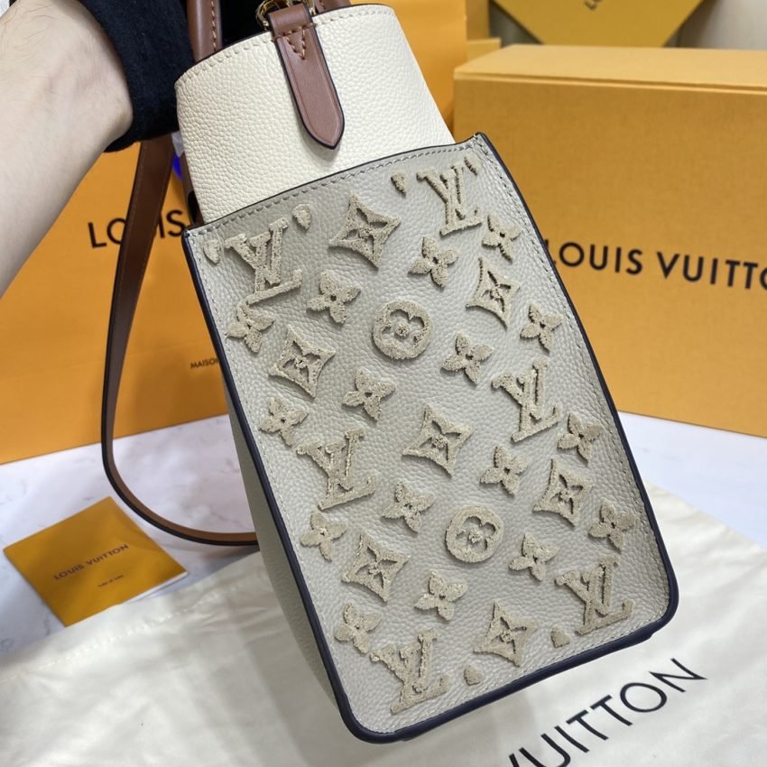 Fake Louis Vuitton On My Side Beige - Image 6
