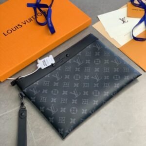 Louis Vuitton To Go Pochette Black