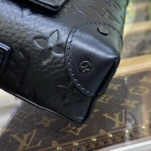 Alternative view of Replica Louis Vuitton Steamer Wearable Wallet Full Black