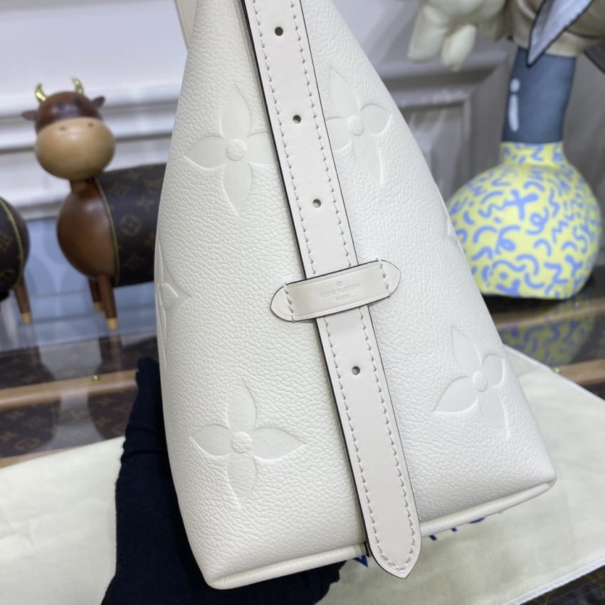 Replica Louis Vuitton Carry All White - Image 6