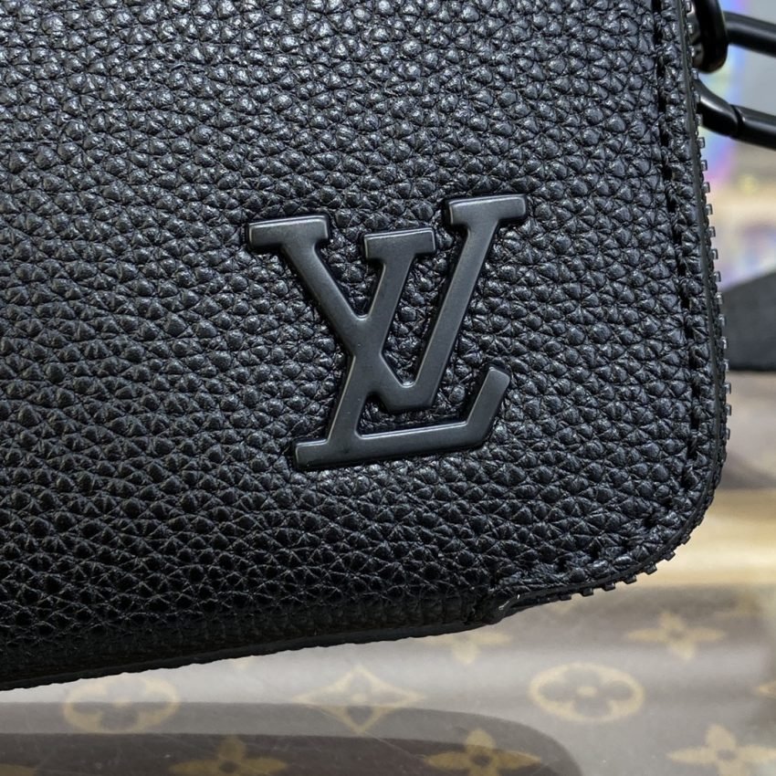 Fake Louis Vuitton Alpha Messenger Black - Image 5