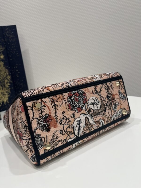 Fake Lady Dior D – Lite Flower - Image 5