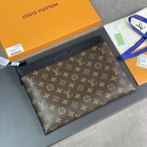 Louis Vuitton To Go Pochette Brown