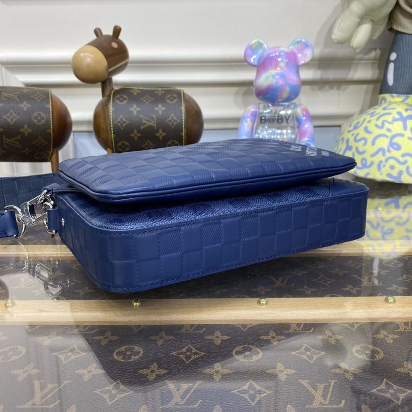Fake Louis Vuitton Trio Messenger Blue Grid - Image 9