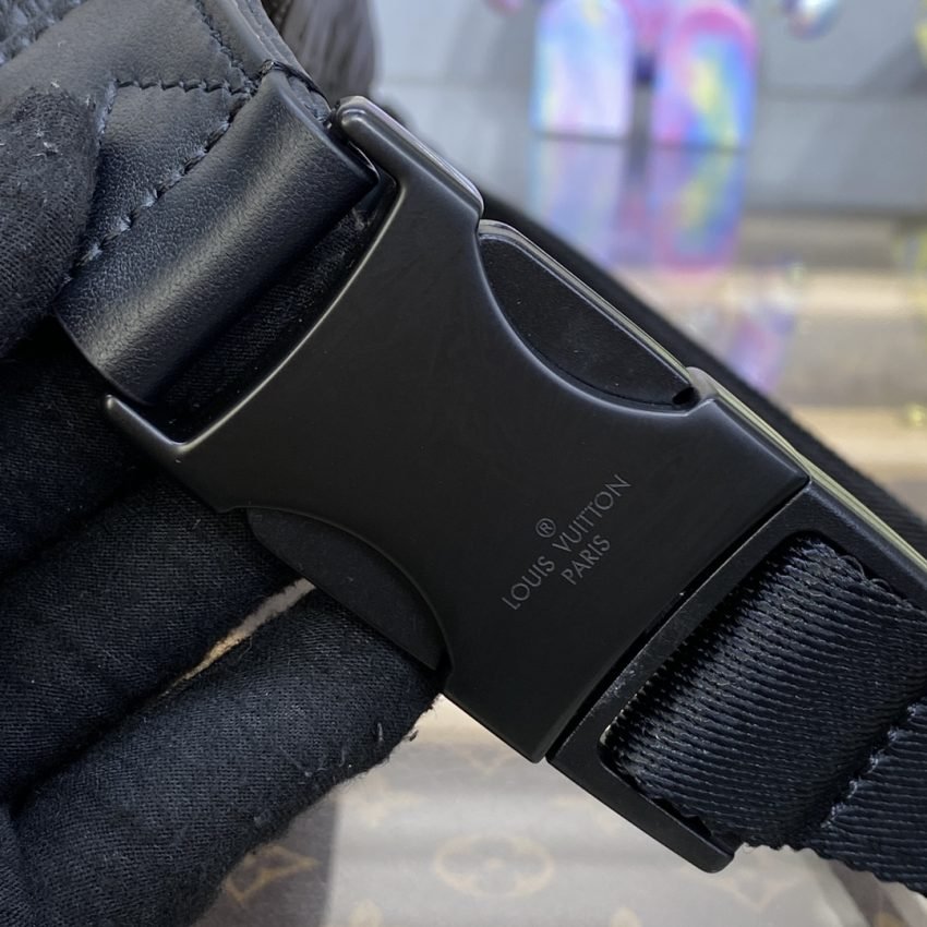 Fake Louis Vuitton Bumbag Discovery Full Black - Image 4