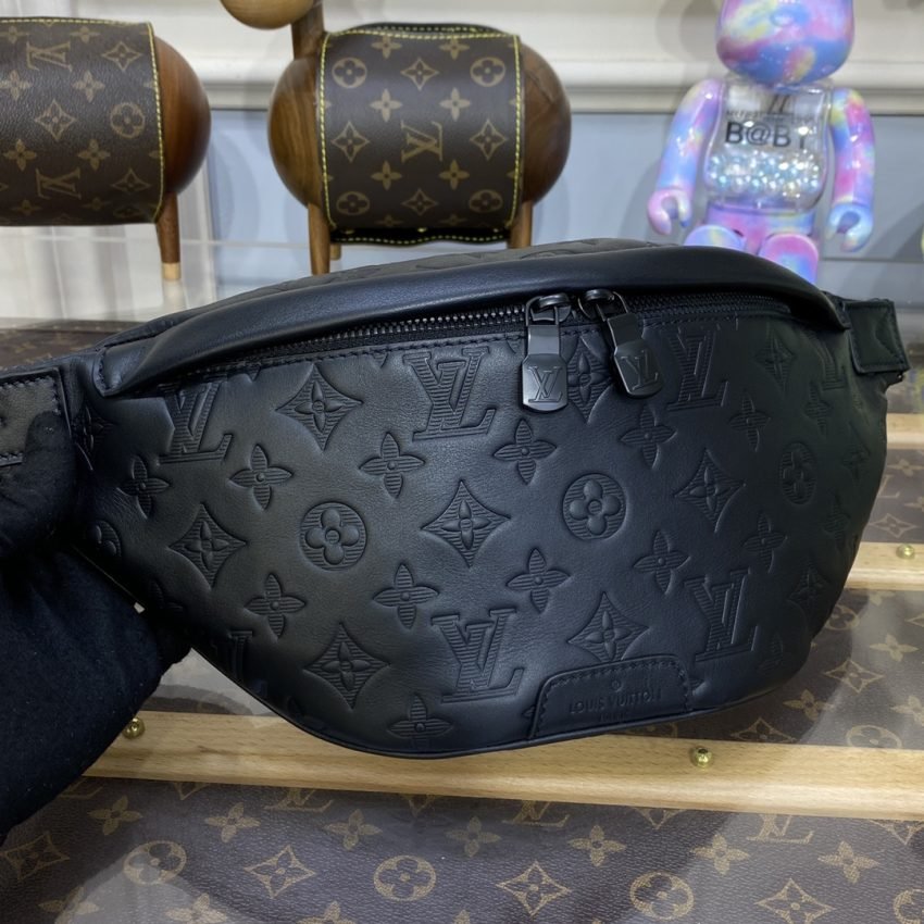 Fake Louis Vuitton Bumbag Discovery Full Black - Image 6