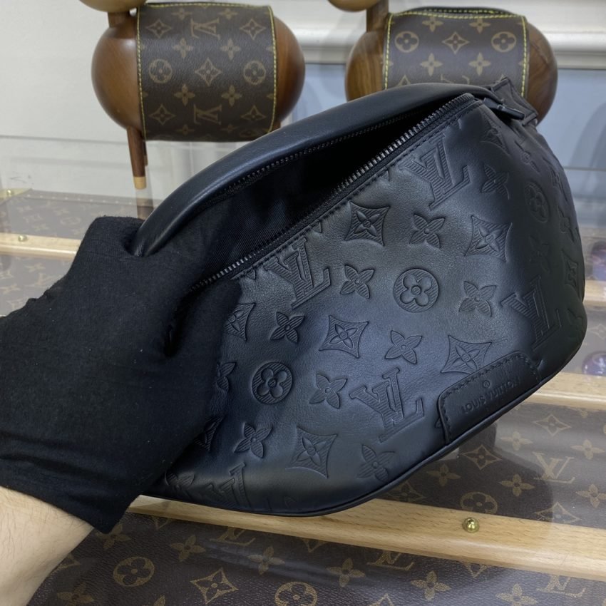 Fake Louis Vuitton Bumbag Discovery Full Black - Image 9