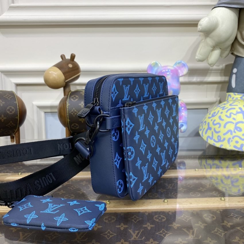Fake Louis Vuitton Trio Messenger Blue - Image 6