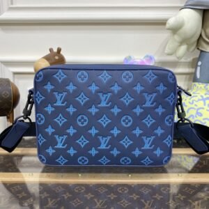 Alternative view of Fake Louis Vuitton Trio Messenger Blue