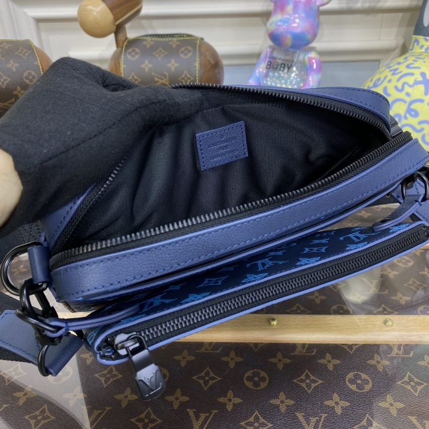 Fake Louis Vuitton Trio Messenger Blue - Image 7