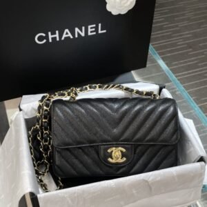 CHANEL Classic Flap V 20cm