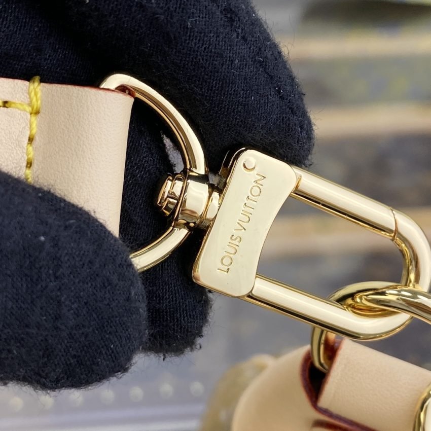 Fake Louis Vuitton Loop Golden Canvas - Image 3