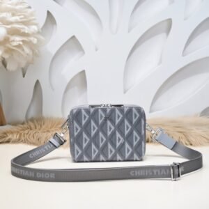 Fake Dior Zipped Pouch Diamond Blue