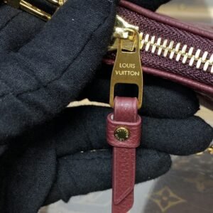 Alternative view of Fake Louis Vuitton Easy Pouch Bordeuax