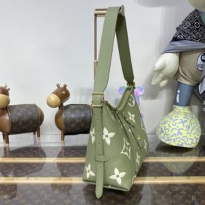 Alternative view of Fake Louis Vuitton Carry All Green