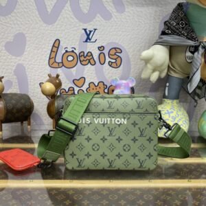 Replica Louis Vuitton Trio Messenger Green