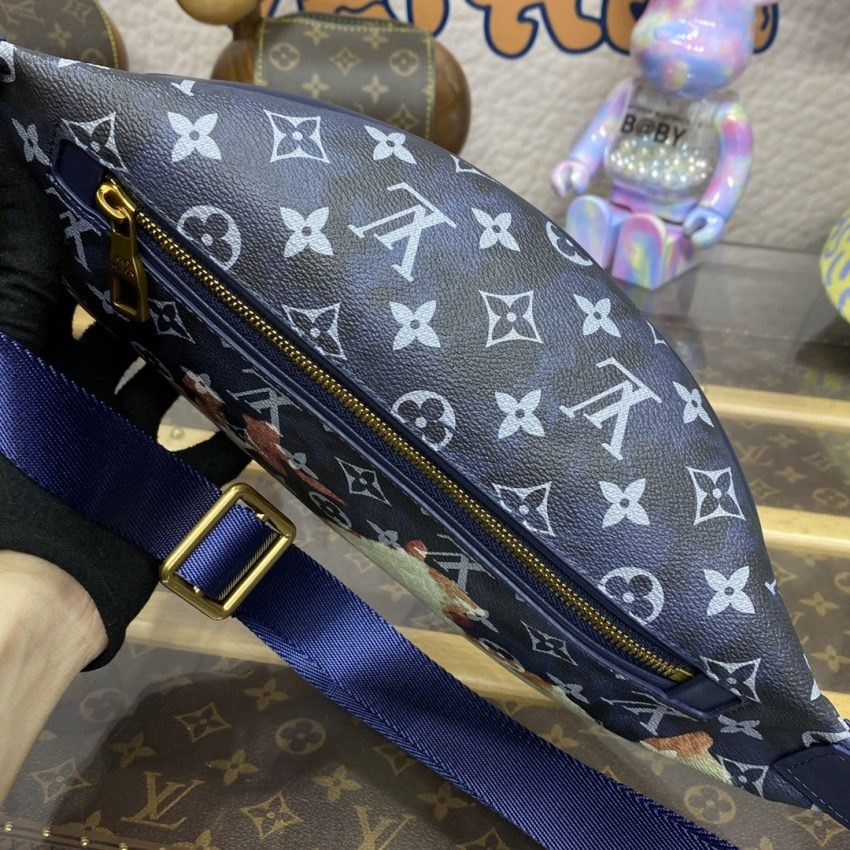 Fake Louis Vuitton Bumbag Discovery Blue Fire - Image 4