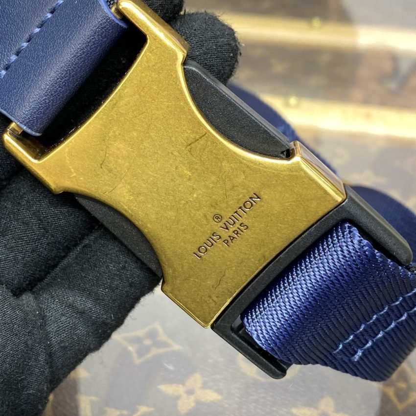 Fake Louis Vuitton Bumbag Discovery Blue Fire - Image 6