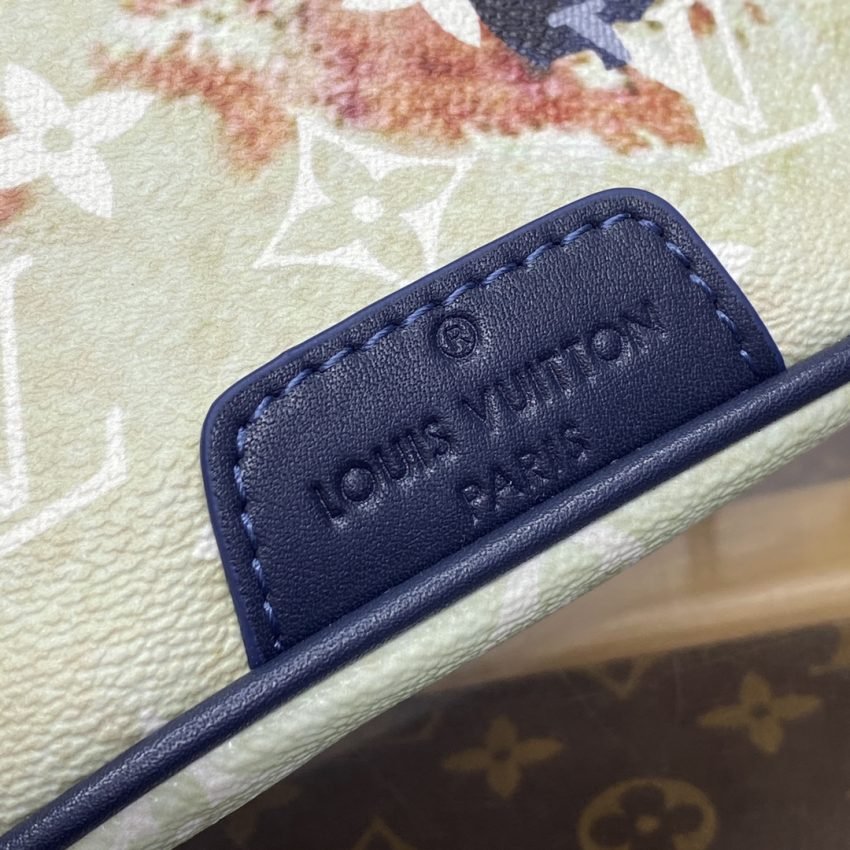 Fake Louis Vuitton Bumbag Discovery Blue Fire - Image 9