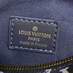 Alternative view of Fake Louis Vuitton Bumbag Discovery Blue Fire