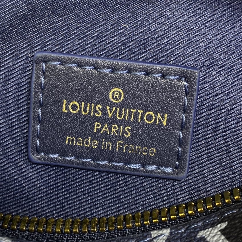 Fake Louis Vuitton Bumbag Discovery Blue Fire - Image 2