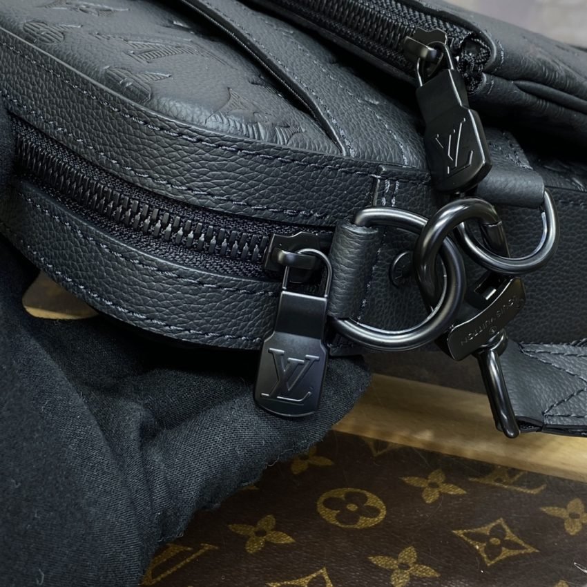 Replica Louis Vuitton Trio Messenger Full Black - Image 4
