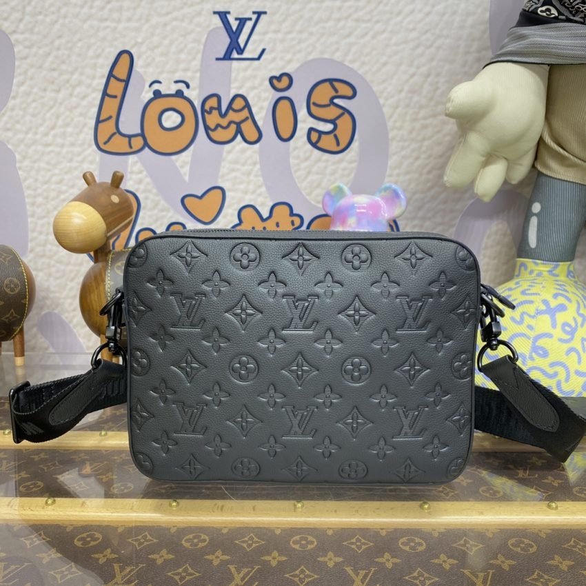 Replica Louis Vuitton Trio Messenger Full Black - Image 5