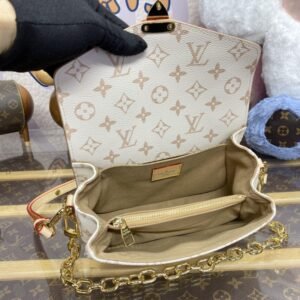 Alternative view of Replica Louis Vuitton Pochette Metis East West Pink