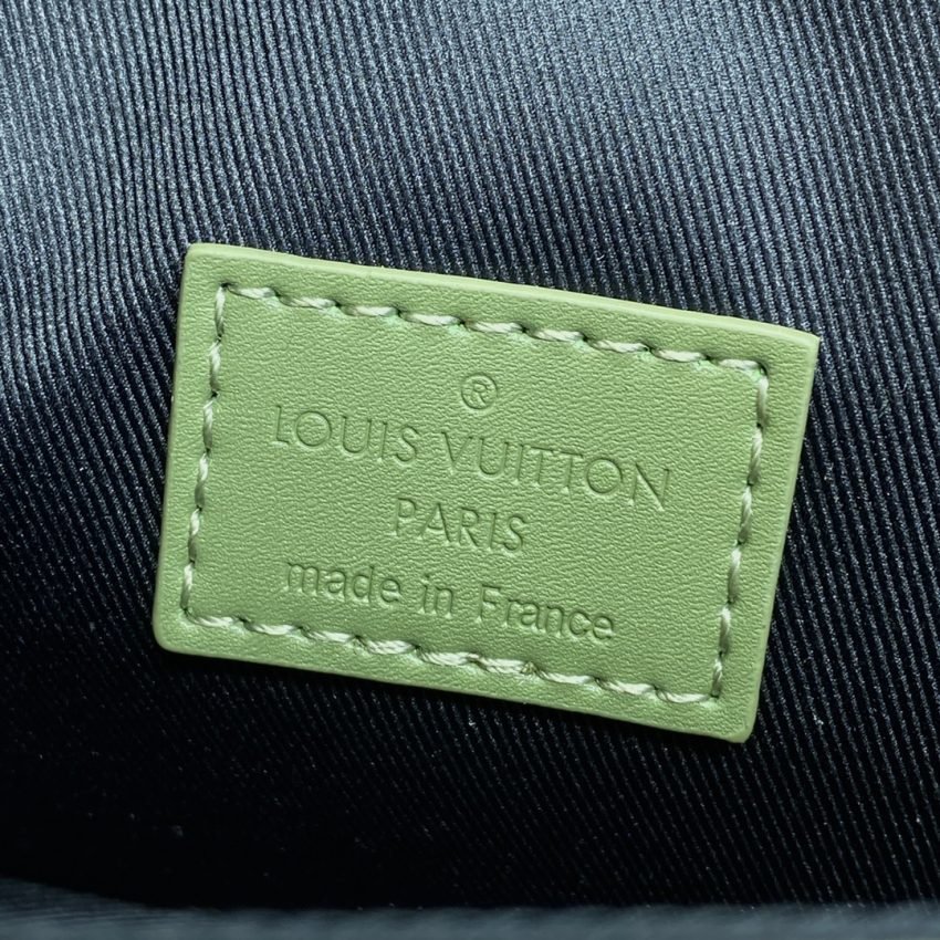Replica Louis Vuitton Steamer Wearable Wallet - Image 5