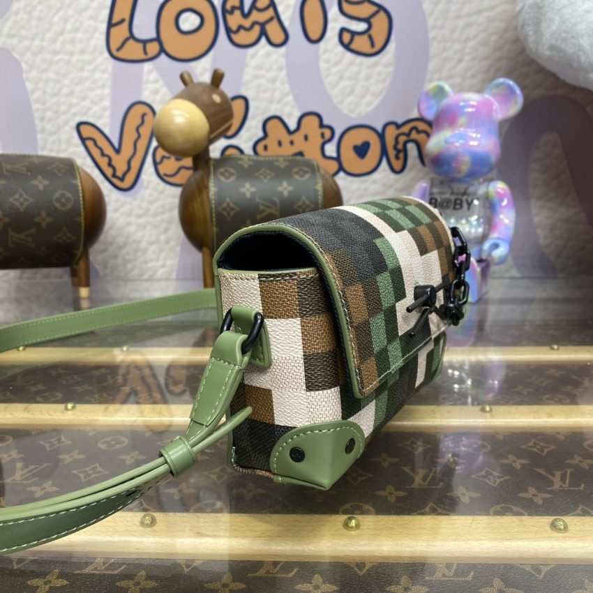 Replica Louis Vuitton Steamer Wearable Wallet - Image 6