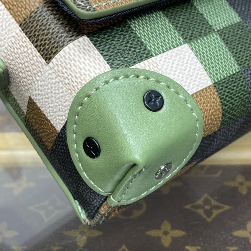 Replica Louis Vuitton Steamer Wearable Wallet - Image 7