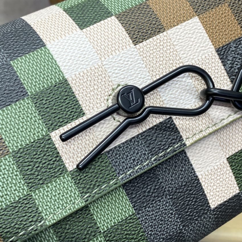 Replica Louis Vuitton Steamer Wearable Wallet - Image 8