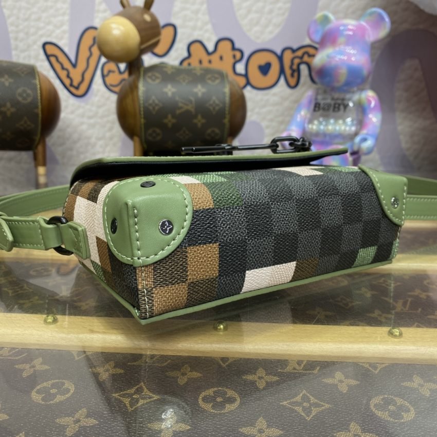 Replica Louis Vuitton Steamer Wearable Wallet - Image 2
