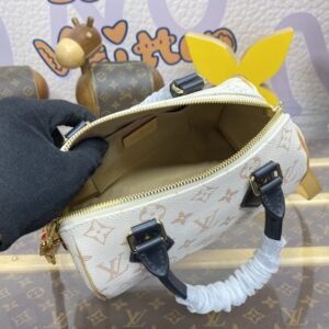 Alternative view of Replica Louis Vuitton Speedy Bandouliere Beige