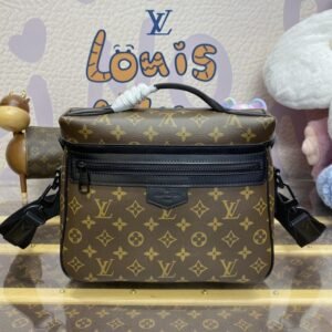 Alternative view of Fake Louis Vuitton Trail Messenger Bag