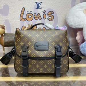 Fake Louis Vuitton Trail Messenger Bag