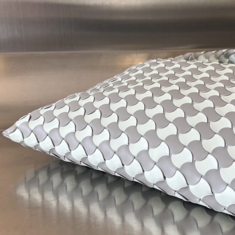 Fake Bottega Veneta Hop Wave - Image 3