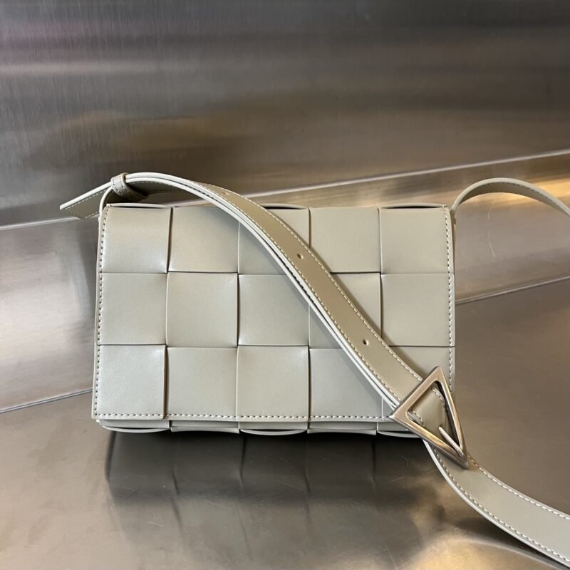 Fake Bottega Veneta Cassette 2.0 Beige