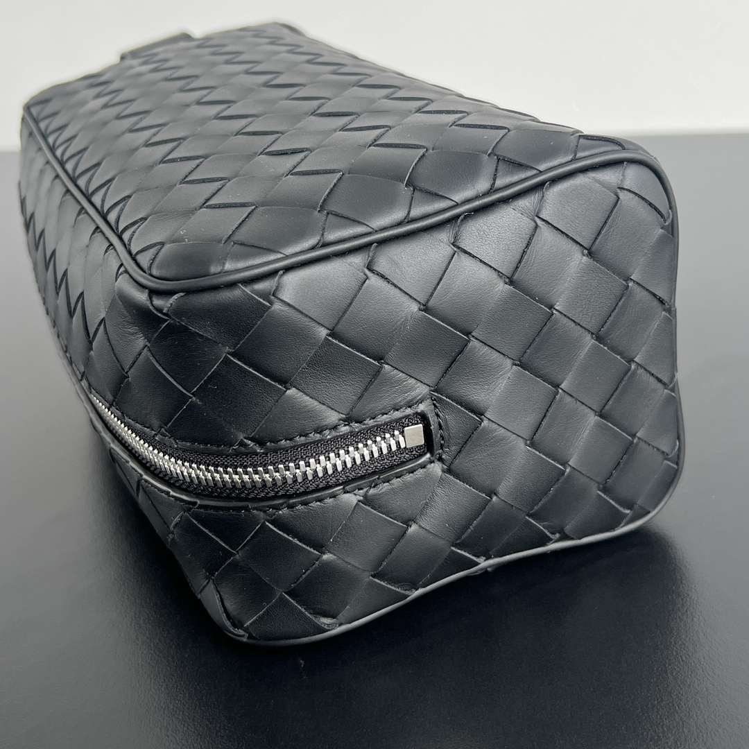 Replica Bottega Veneta Toiletry Bag - Image 7