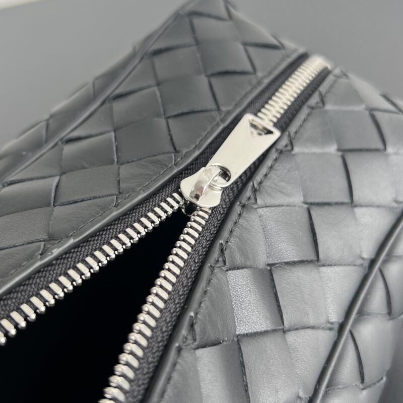 Replica Bottega Veneta Toiletry Bag - Image 8