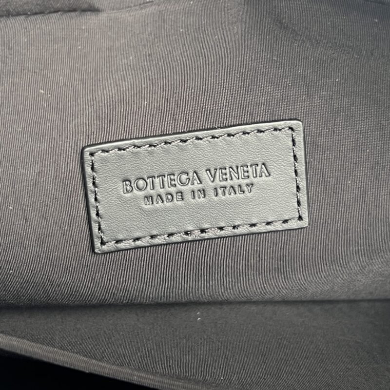Replica Bottega Veneta Toiletry Bag - Image 9
