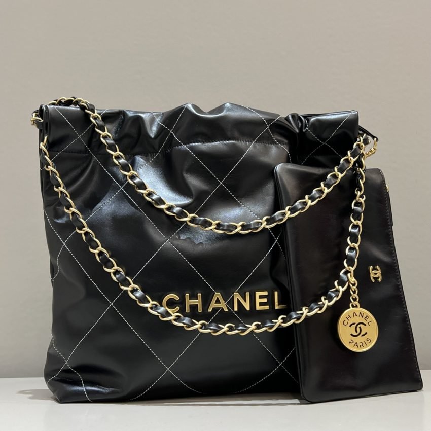 CHANEL 22 Small Handbag Black - Image 2