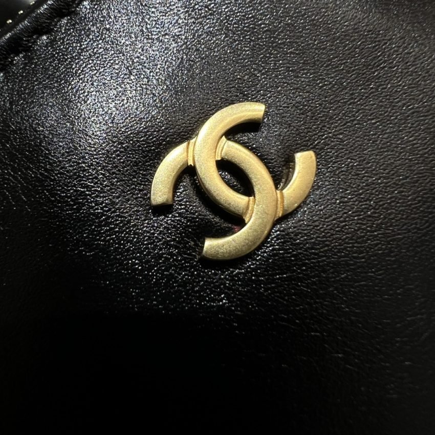CHANEL 22 Small Handbag Black - Image 4
