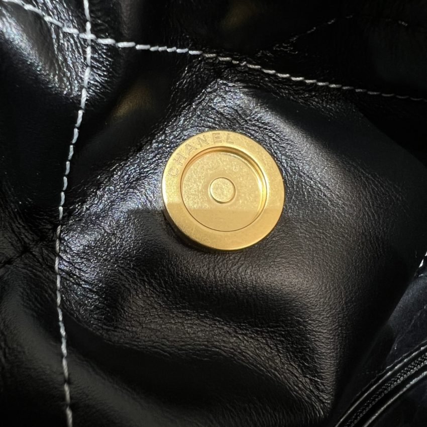 CHANEL 22 Medium Handbag Black - Image 5